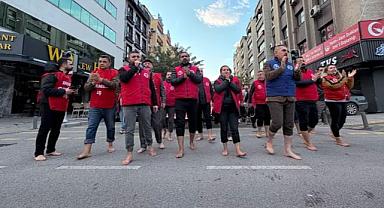 Belediye işçilerinden çıplak ayaklı eylem