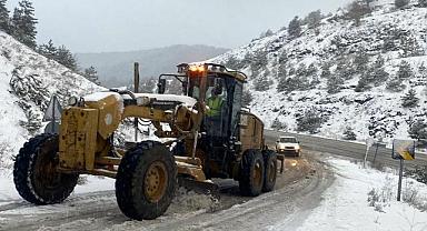 Bursa’da karla mücadelede yoğun mesai