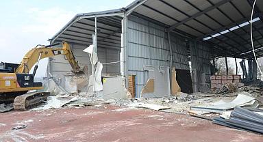 Bursa’daki kaçak yapılara yıkım