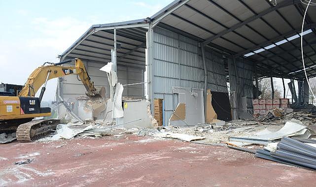 Bursa’daki kaçak yapılara yıkım