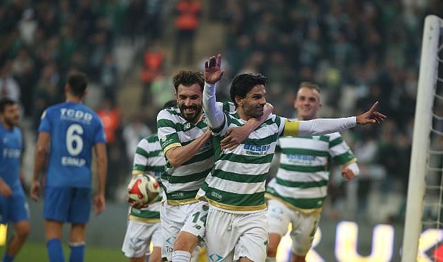 Bursaspor’dan muhteşem skor; Yeniden zirvedeyiz