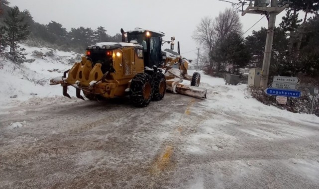 Osmangazi Belediyesi Ekiplerinden Karla Mücadelede Hızlı Müdahale