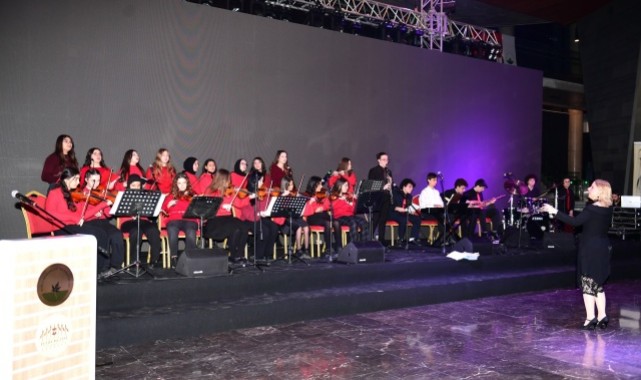 Osmangazi Belediyesi Gençlik Orkestrası ve Korosu’ndan “Yeni Yıla Merhaba” Konseri