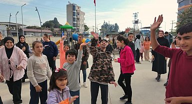 Özel gereksinimli öğrencileriyle güne özel klip hazırladı