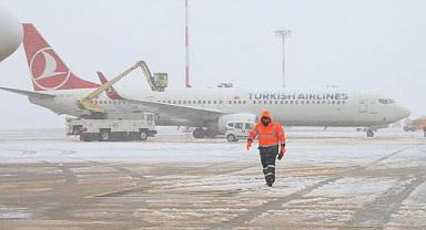 Uçuşlara kar engeli! Çok sayıda sefer iptal