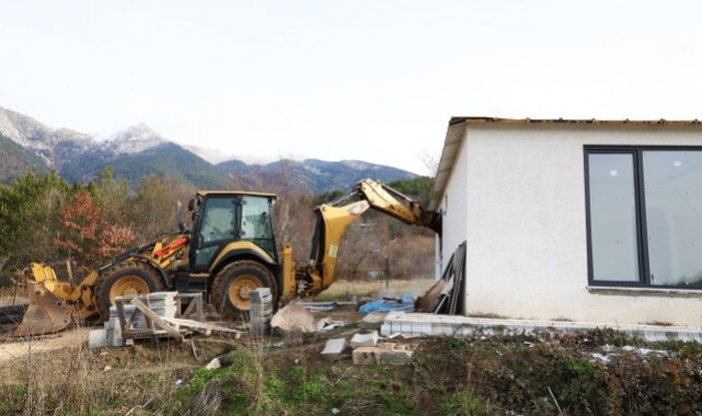 Uludağ’ın Güzelliklerini Mahveden Yapılara Anında Müdahale