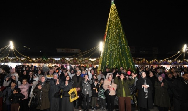 Yeni Yıl Festivali Akşam Saatlerine Renk Kattı