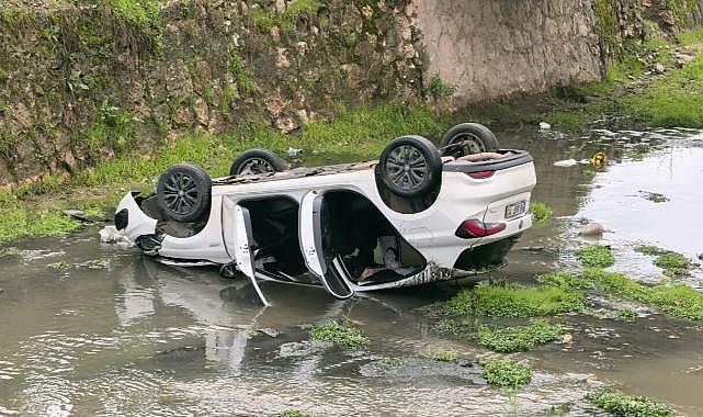 Yer Bursa... Otomobil dereye uçtu: 3 yaralı