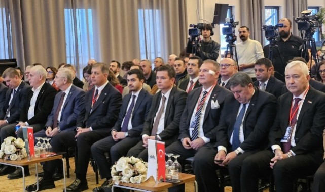 Başkan Aydın Afetlere Dirençli Kentler Paneli’ne Katıldı