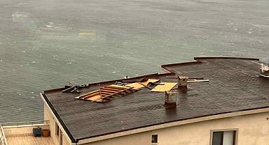 Bursa’da çatılar bir bir uçtu!