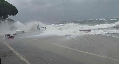 Bursa’da çatılar uçtu, deniz taştı!