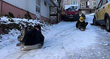 Bursa’da çocukların kar keyfi