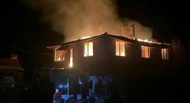 Bursa’da geceyi alevler aydınlattı