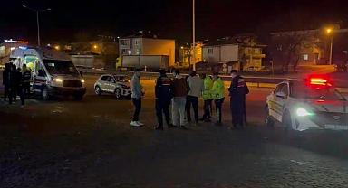 Bursa'da otomobiller çarpıştı: 1'i çocuk 3 yaralı