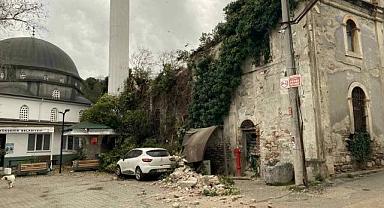 Bursa’da tarihi kiliseyi fırtına vurdu