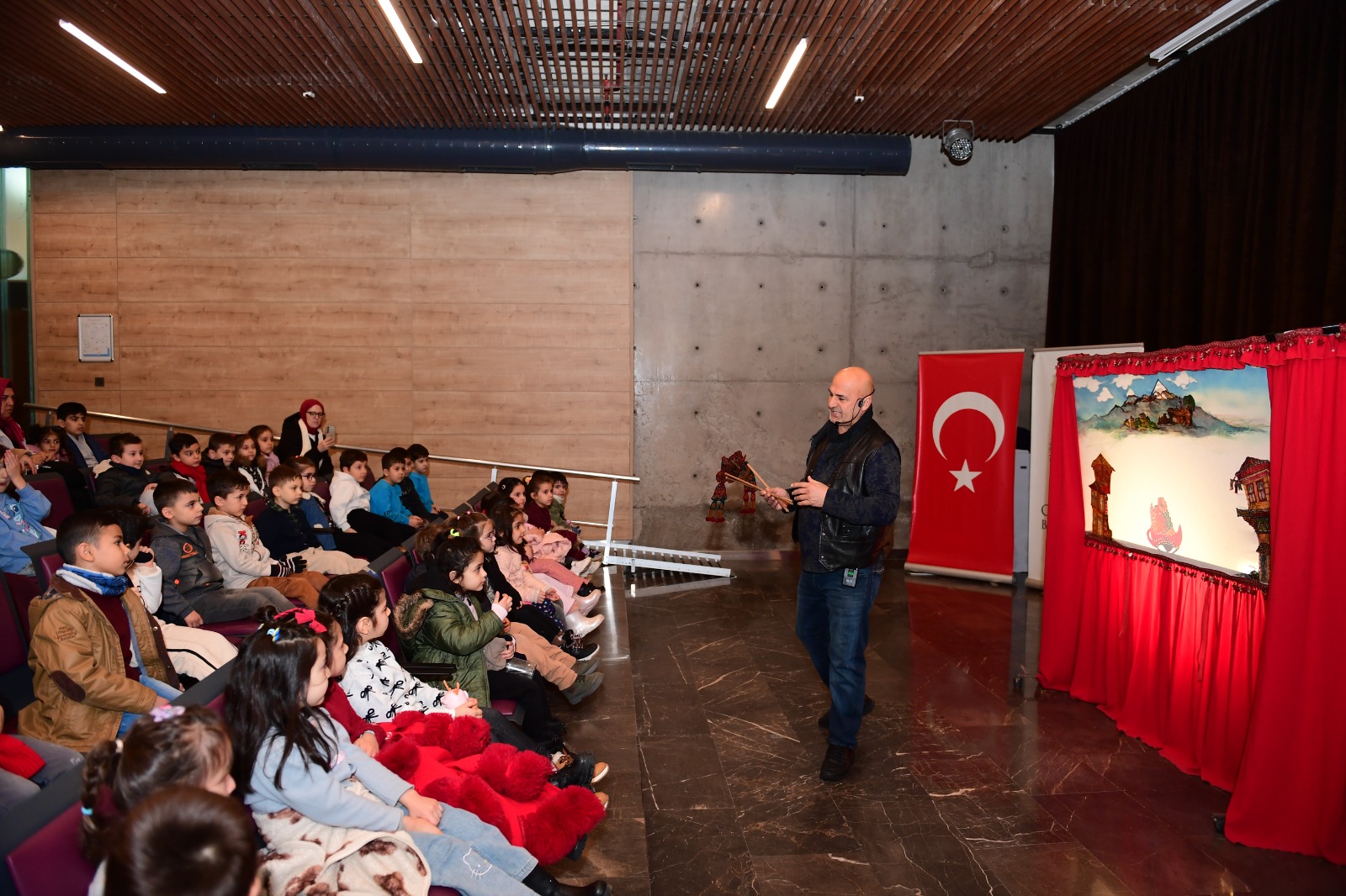 Geleneksel Karagöz Oyunu Osmangazi’de Çocuklarla Hayat Buldu
