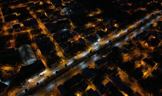 Gemlik Belediyesi’nden Çevre Yolu İlerisine Modern Aydınlatma