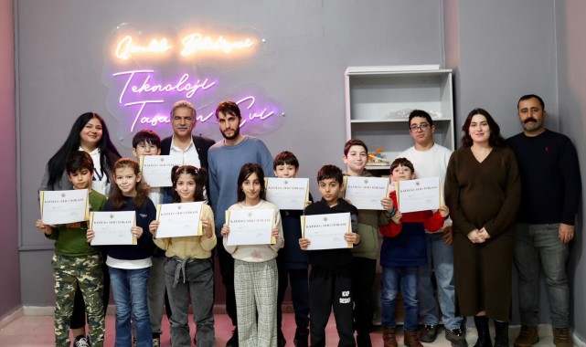 Gemlik Belediyesi Teknoloji ve Tasarım Evi Mezunlarını Verdi