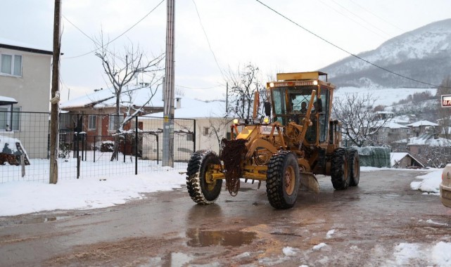 Gemlik'te Karla Mücadele Çalışmaları Aralıksız Sürüyor
