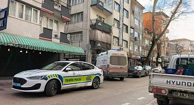 Genç adam evinde ölü bulundu