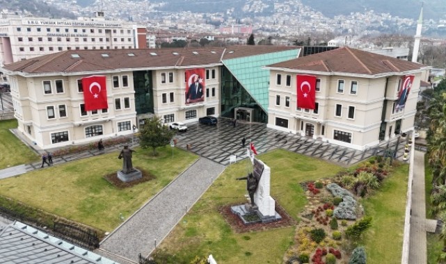 Osmangazi Belediyesi Binalarını Türk Bayraklarıyla Donattı