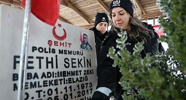 Şehit Fethi Sekin kabri başında anıldı
