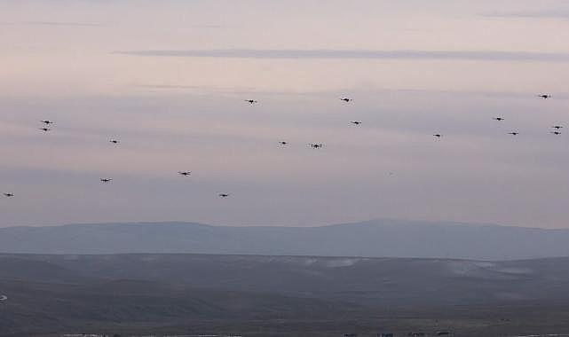 Türkiye’de bir ilk! 20 drone ile ‘sürü saldırı’ testi