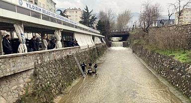 Bursa’da derede can pazarı