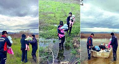Bursa’da Ulubat Gölü taştı! Botla kurtarıldılar