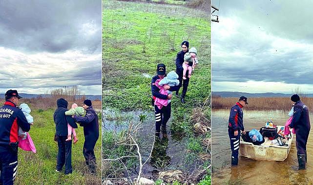 Bursa’da Ulubat Gölü taştı! Botla kurtarıldılar