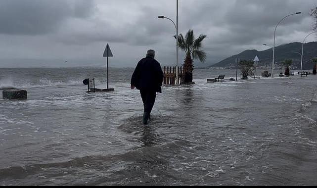 Gemlik'te yollar göle döndü!