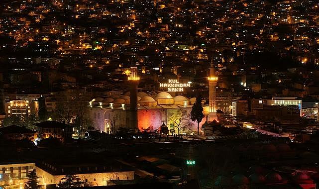 Bursa Ulu Cami’nin mahyası yakıldı