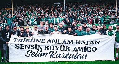 Bursasporlu futbolcular galibiyeti ona hediye etti!