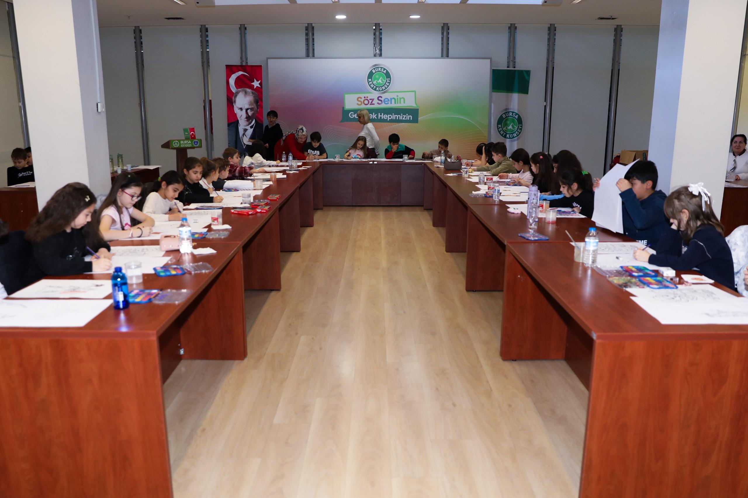 Çocuklar bir günlüğüne ressam oldu