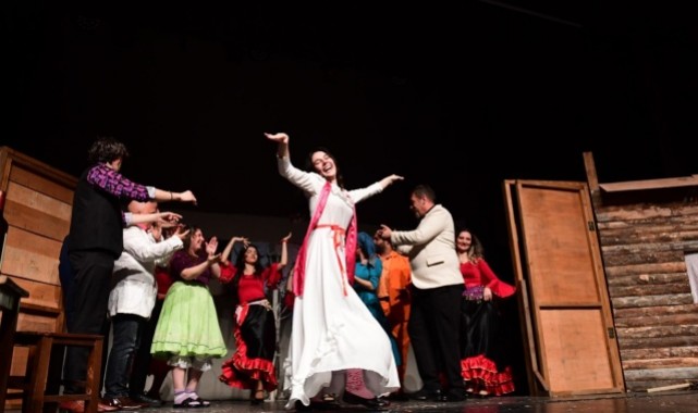 ‘Deli Ayten’ Müzikali Yüreklere İşledi