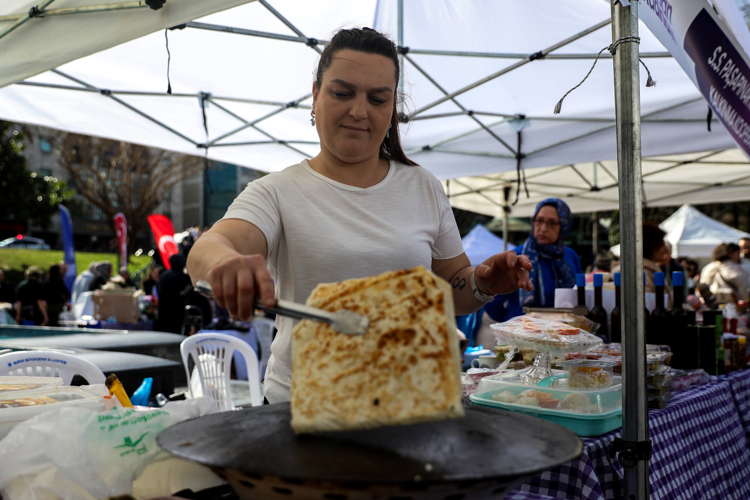 ‘Meydan Kadınların’ dayanışma pazarı doldu taştı