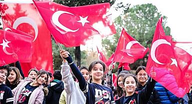 Okullar Türk bayraklarıyla donatıldı