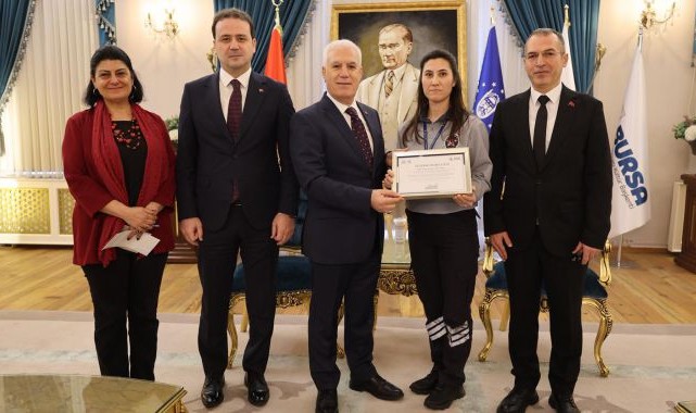 Örnek güvenlik görevlisine Başkan Bozbey’den tebrik