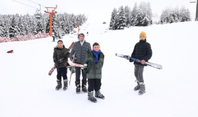 Osmangazi Belediyesi’nden Çocuklara Uludağ’da Kayak Sürprizi