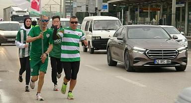 ‘Sevgililer Günü’nde Bursaspor’a koştular