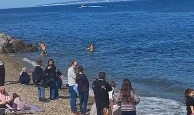 Şubat sürprizi: Mudanya’da denize girdiler