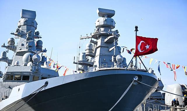 Türk donanması Hollanda basınını büyüledi