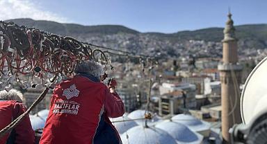 Ulu Cami’ye bu yılın yeni mahyası asıldı