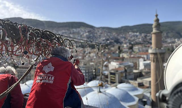 Ulu Cami’ye bu yılın yeni mahyası asıldı