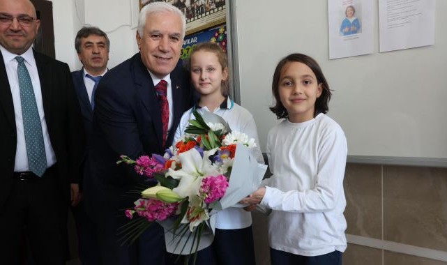 Arkadaşlarına söz verdi, Başkan Bozbey’i sınıfa getirdi