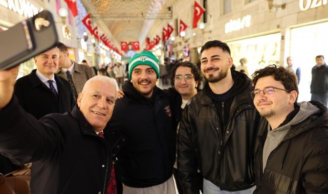 Başkan Bozbey çarşı esnafıyla bayramlaştı