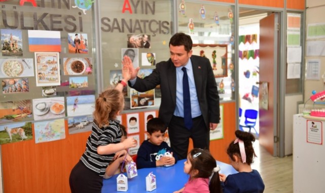 Başkan Erkan Aydın’dan Çocuklara Bayram Ziyareti