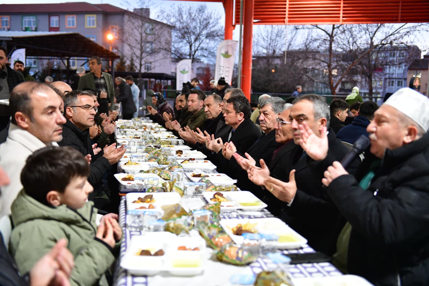 Başkan Erkan Aydın Panayır’da Vatandaşlarla Gönül Sofrasında Buluştu