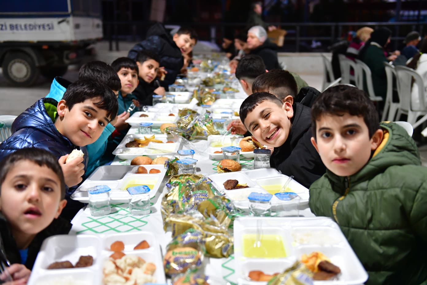 Başkan Erkan Aydın Panayır’da Vatandaşlarla Gönül Sofrasında Buluştu