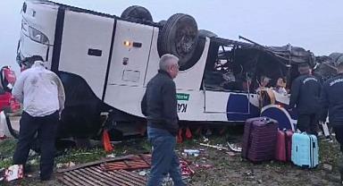 Bayram sabahı feci kaza! 2 ölü, 19 yaralı